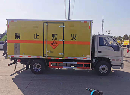 茄子河爆破器材运输车